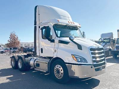 Freightliner Cascadia 116 Day Cab Truck - Detroit 470HP