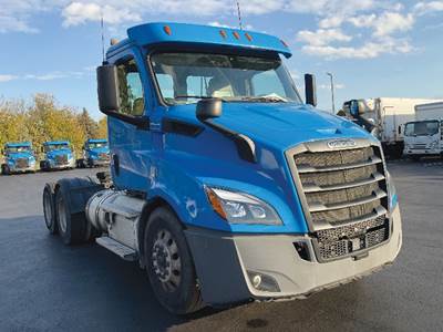 Freightliner Cascadia 116 Day Cab Truck - Detroit 450HP