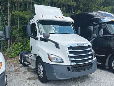 Freightliner Cascadia 116 Day Cab Truck - Detroit 450HP