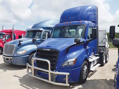 Freightliner Cascadia 116 Day Cab Truck - Detroit 450HP