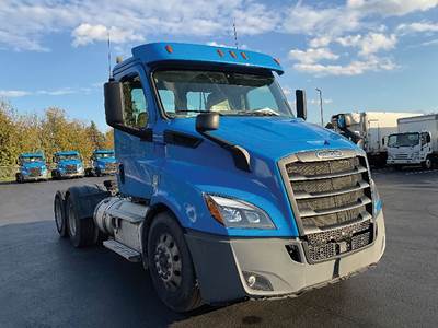 Freightliner Cascadia 116 Day Cab Truck - Detroit 450HP