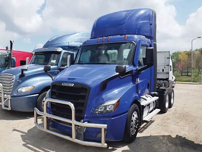 Freightliner Cascadia 116 Day Cab Truck - Detroit 410HP
