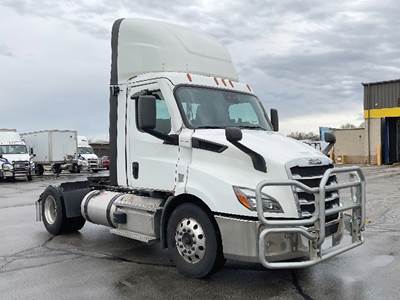 Freightliner Cascadia 116 Day Cab Truck - Detroit 410HP