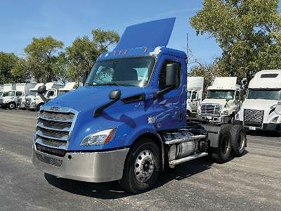 Freightliner Cascadia 116 Day Cab Truck - Detroit 435HP