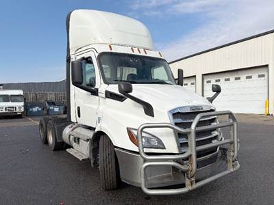 Freightliner Cascadia 116 Day Cab Truck - Detroit 435HP