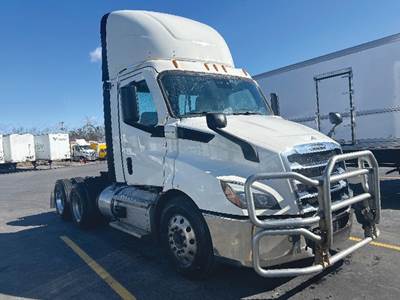 Freightliner Cascadia 116 Day Cab Truck - Detroit 450HP