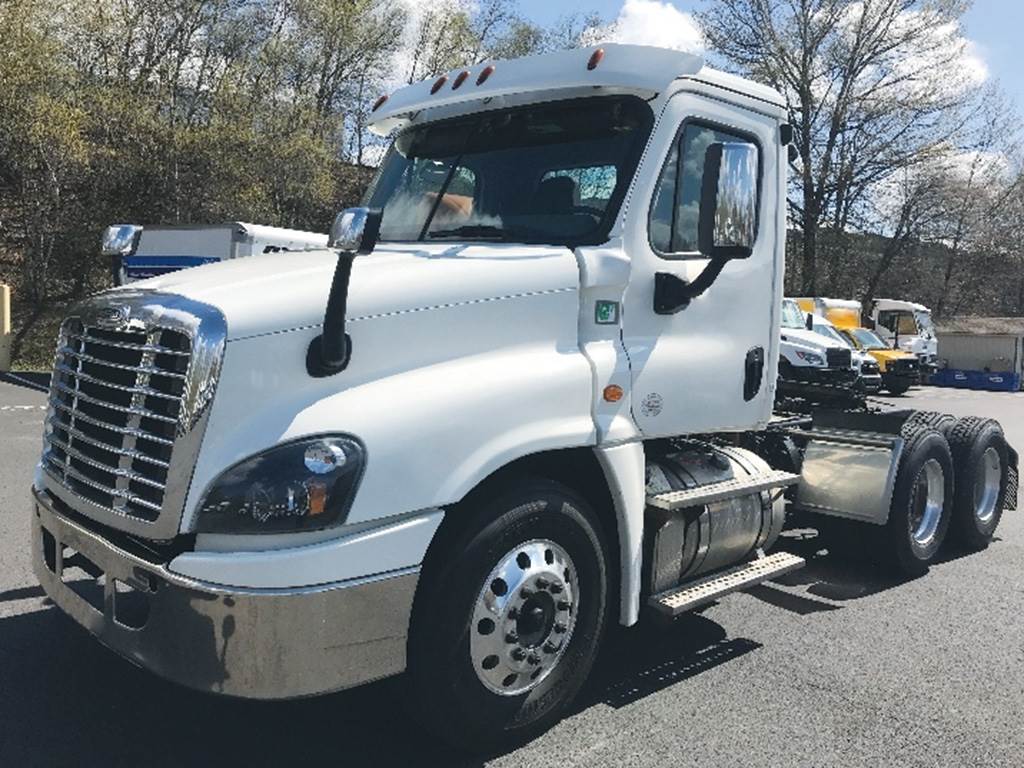 2017 Freightliner Cascadia 125 Day Cab Truck Detroit 505HP For Sale