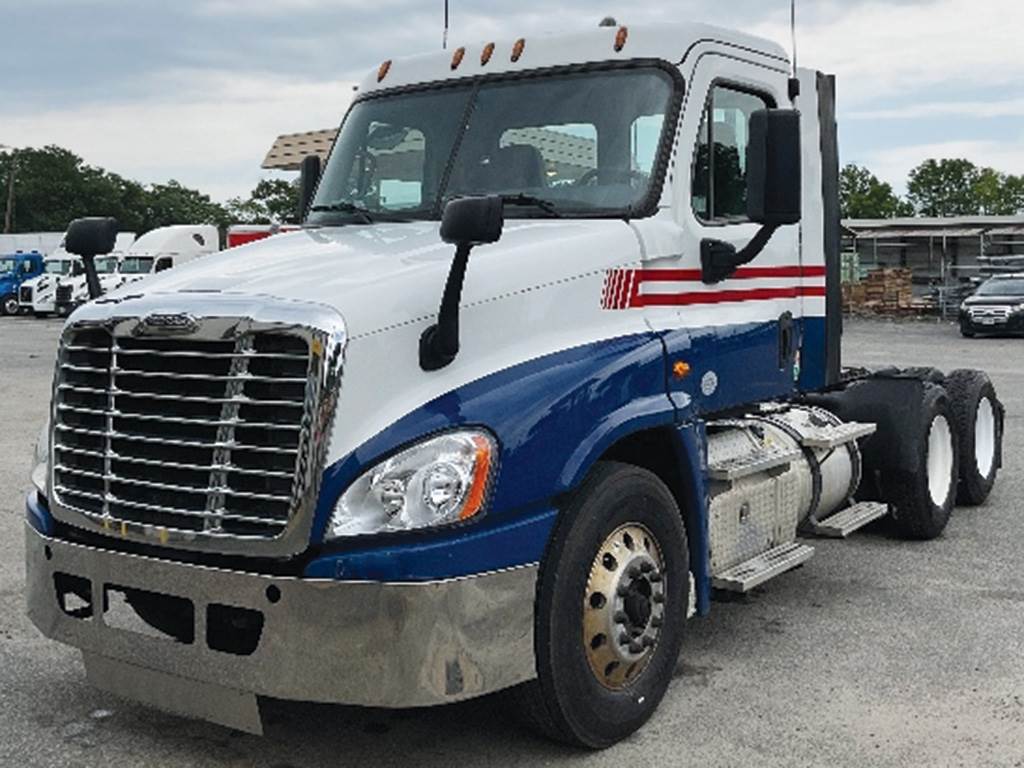 2016 Freightliner Cascadia 125 Day Cab Truck Cummins 450HP For Sale