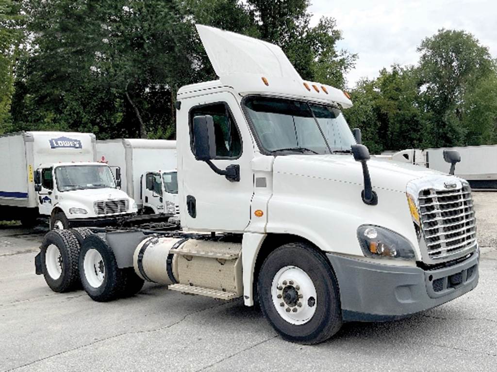 2016 Freightliner Cascadia 125 Day Cab Truck Cummins 450HP For Sale
