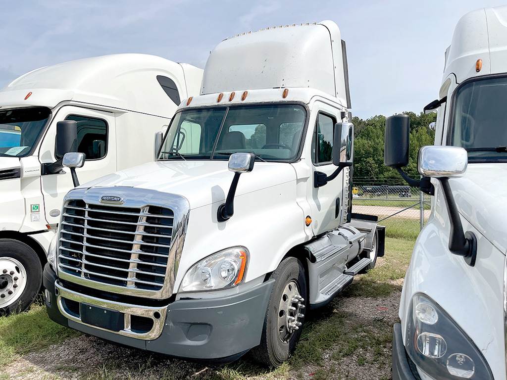 2009 Freightliner Cascadia 125 Day Cab Truck Detroit 505HP For Sale