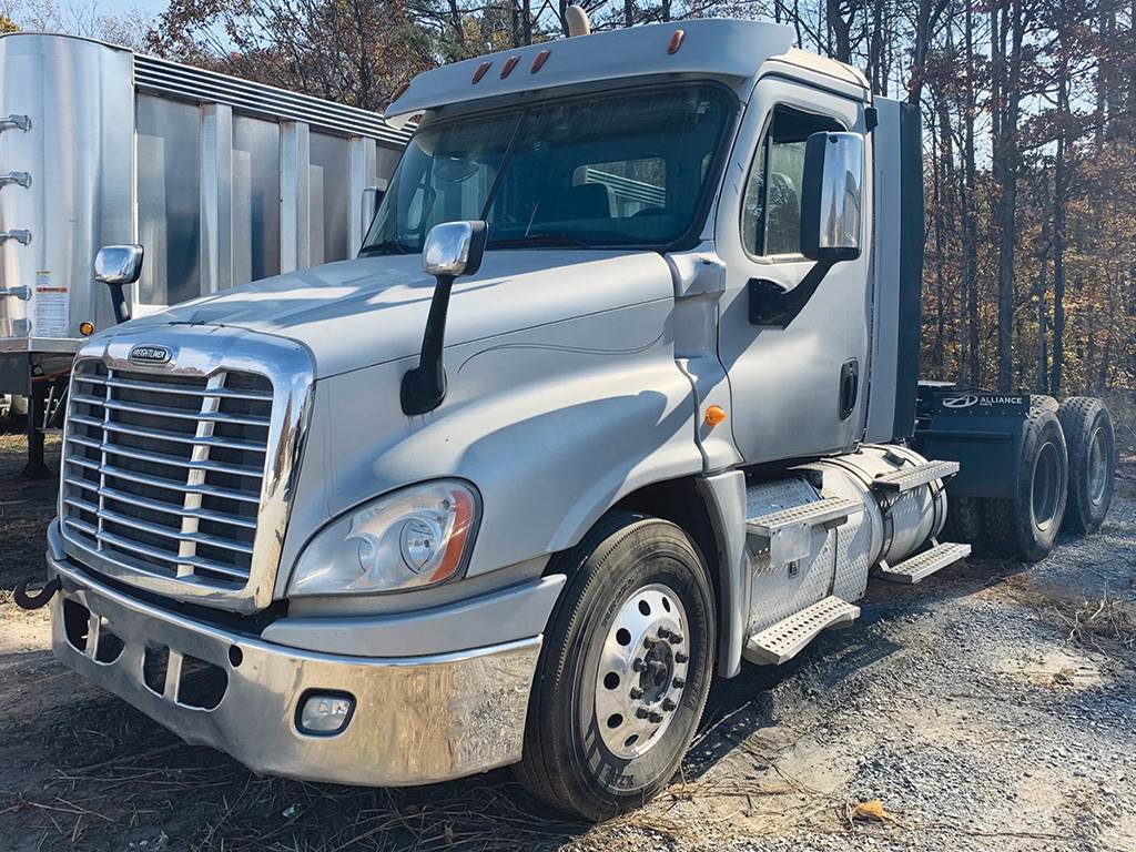 2018 Freightliner Cascadia 125 Day Cab Truck Detroit 455HP For Sale