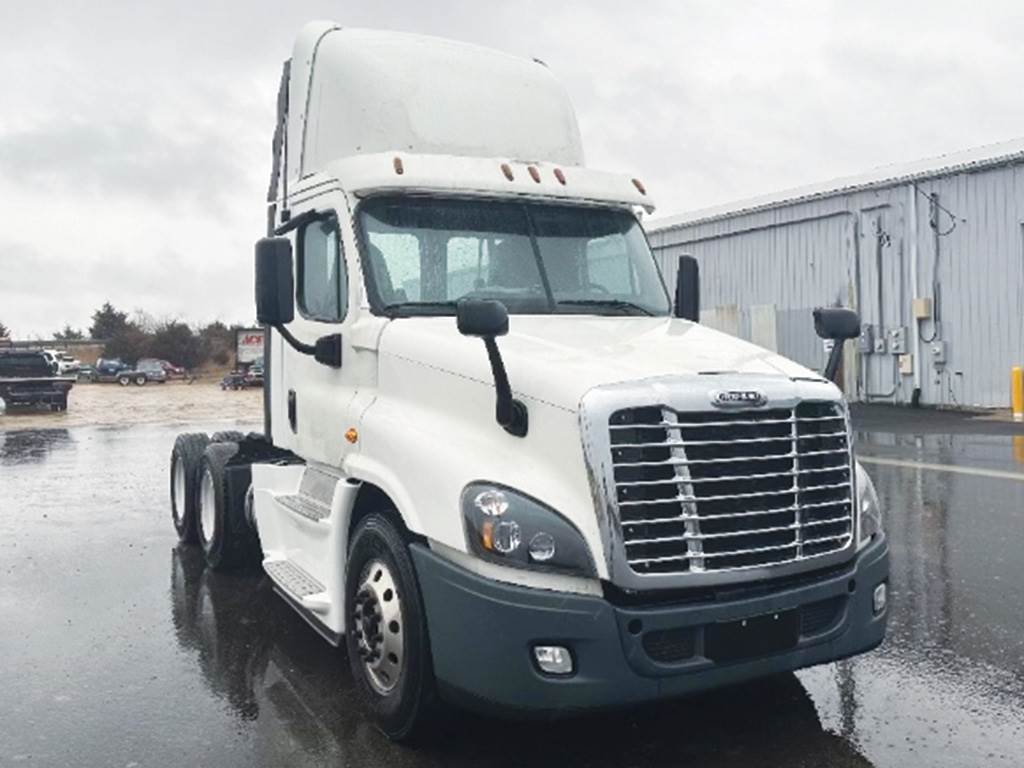 2017 Freightliner Cascadia 125 Day Cab Truck Detroit 455HP For Sale