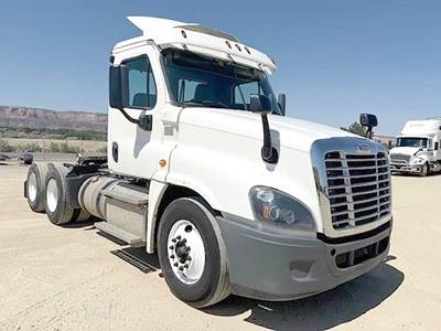 Freightliner Cascadia 125 Day Cab Truck - Detroit 435HP