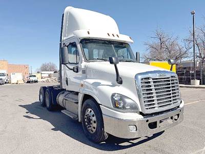 Freightliner Cascadia 125 Day Cab Truck - Detroit 435HP