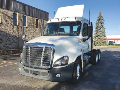 Freightliner Cascadia 125 Day Cab Truck - Detroit 450HP