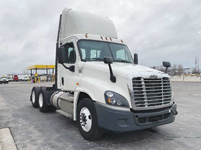 Freightliner Cascadia 125 Day Cab Truck - Detroit 435HP