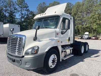Freightliner Cascadia 125 Day Cab Truck - Detroit 435HP