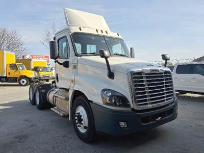 Freightliner Cascadia 125 Day Cab Truck - Detroit 435HP