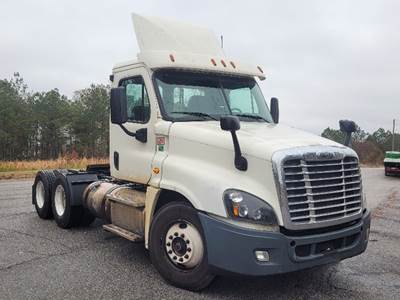 Freightliner Cascadia 125 Day Cab Truck - Detroit 435HP
