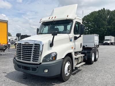 Freightliner Cascadia 125 Day Cab Truck - Detroit 435HP