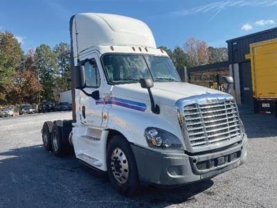 Freightliner Cascadia 125 Day Cab Truck - Detroit 455HP