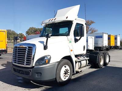 Freightliner Cascadia 125 Day Cab Truck - Detroit 435HP