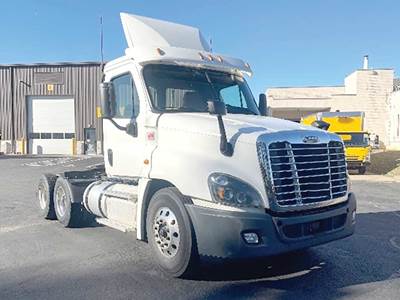 Freightliner Cascadia 125 Day Cab Truck - Detroit 435HP
