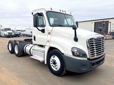 Freightliner Cascadia 125 Day Cab Truck - Detroit 455HP