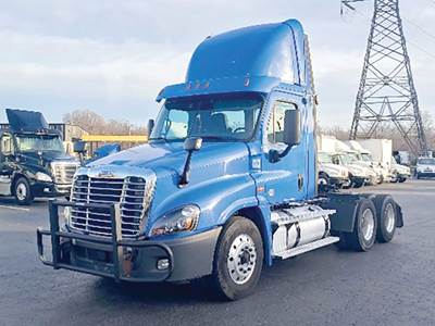 Freightliner Cascadia 125 Day Cab Truck - Detroit 435HP
