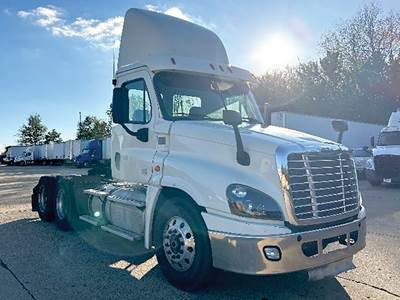 Freightliner Cascadia 125 Day Cab Truck - Detroit 435HP
