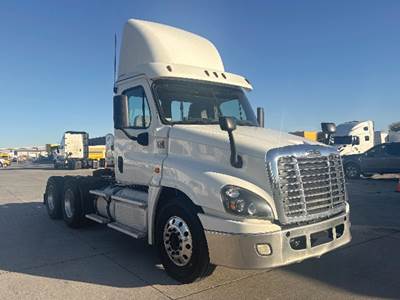 Freightliner Cascadia 125 Day Cab Truck - Detroit 435HP