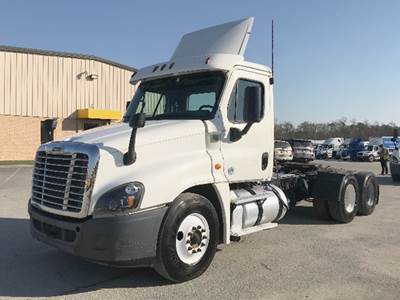 Freightliner Cascadia 125 Day Cab Truck - Detroit 475HP