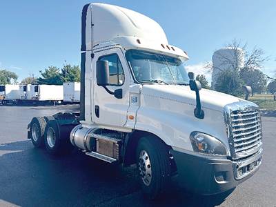 Freightliner Cascadia 125 Day Cab Truck - Detroit 435HP