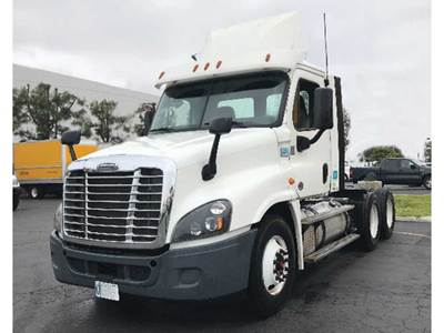 Freightliner Cascadia 125 Day Cab Truck - Detroit 435HP