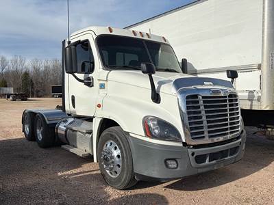 Freightliner Cascadia 125 Day Cab Truck - Cummins 450HP