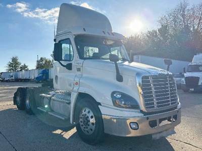 Freightliner Cascadia 125 Day Cab Truck - Detroit 435HP