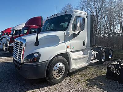 Freightliner Cascadia 125 Day Cab Truck - Cummins 400HP