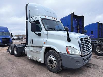 Freightliner Cascadia 125 Day Cab Truck - Detroit 400HP