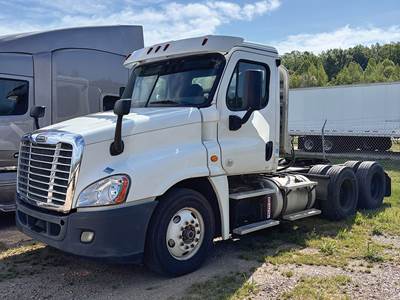 Freightliner Cascadia 125 Day Cab Truck - Cummins 450HP