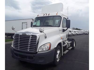 Freightliner Cascadia 125 Day Cab Truck - Detroit 410HP