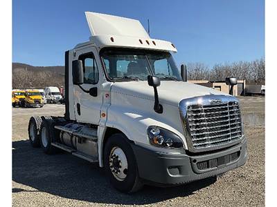 Freightliner Cascadia 125 Day Cab Truck - Detroit 435HP