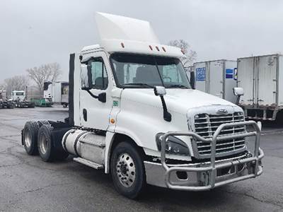 Freightliner Cascadia 125 Day Cab Truck - Detroit 435HP