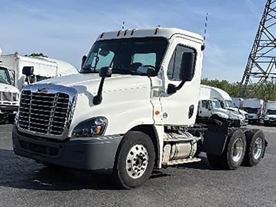 Freightliner Cascadia 125 Day Cab Truck - Detroit 435HP