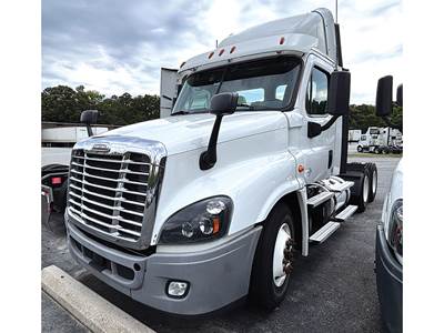 Freightliner Cascadia 125 Day Cab Truck - Cummins 450HP