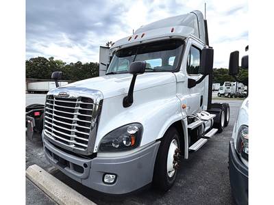 Freightliner Cascadia 125 Day Cab Truck - Cummins 450HP