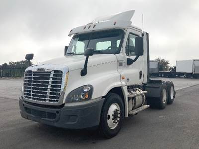 Freightliner Cascadia 125 Day Cab Truck - Detroit 435HP