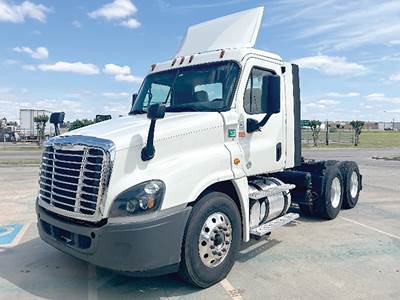 Freightliner Cascadia 125 Day Cab Truck - Detroit 450HP