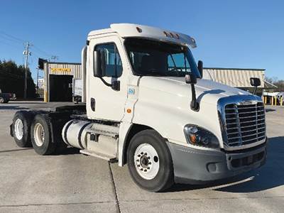 Freightliner Cascadia 125 Day Cab Truck - Detroit 455HP