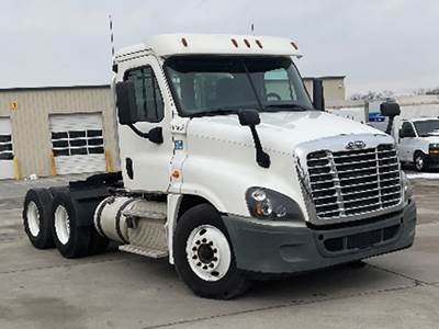 Freightliner Cascadia 125 Day Cab Truck - Detroit 455HP