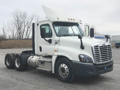 Freightliner Cascadia 125 Day Cab Truck - Detroit 435HP